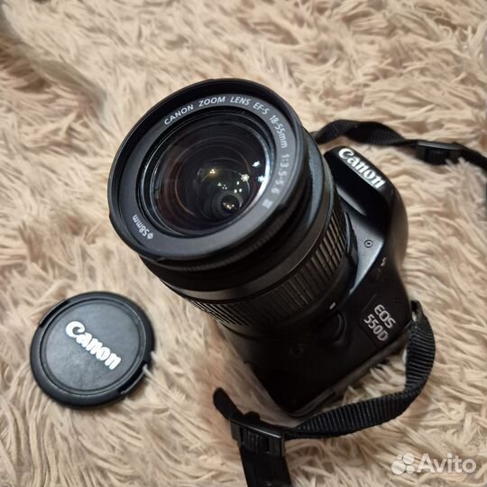 Зеркальный фотоаппарат Canon EOS 550D