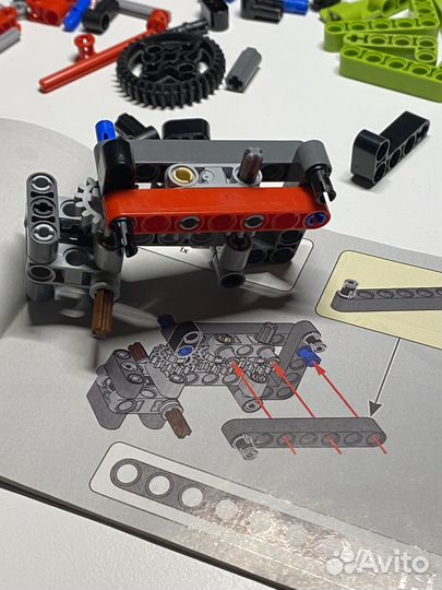 Lego technic 42102 трактор