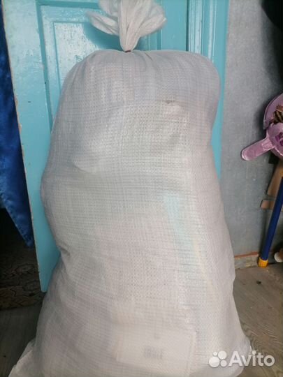 Большой мешок женской одежды и обуви