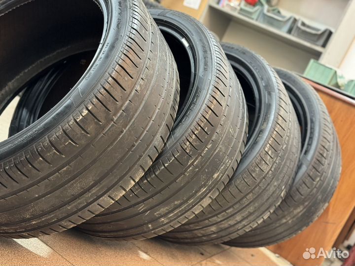 Pirelli P Zero 295/35 R21