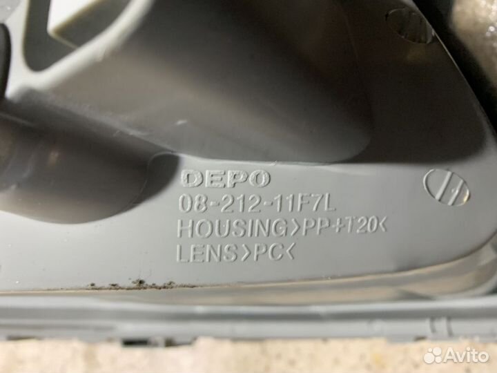 Фара Toyota Yaris