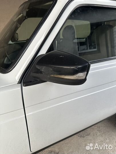 Боковое зеркало