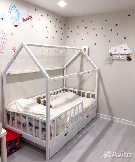 Кровать домик