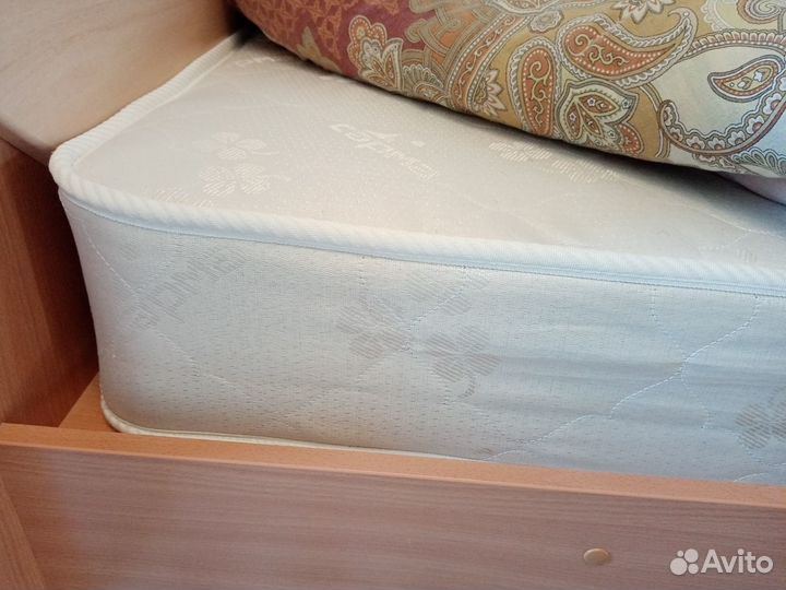 Кровать с матрасом б/у