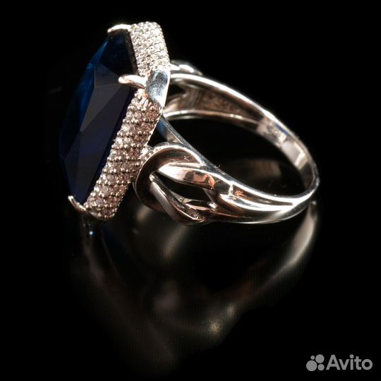 Крупный перстень кольцо с синим камнем под сапфир