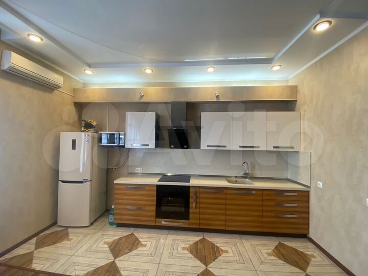 2-к. квартира, 81,4 м², 13/13 эт.