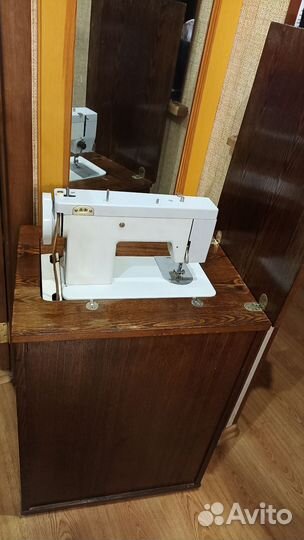Швейная машина Чайка 143