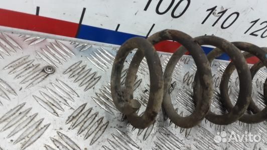 Пружина задняя volkswagen golf 4 (USE09LY01)