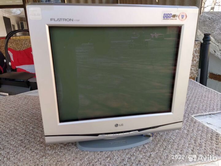 Монитор LG flatron f700p