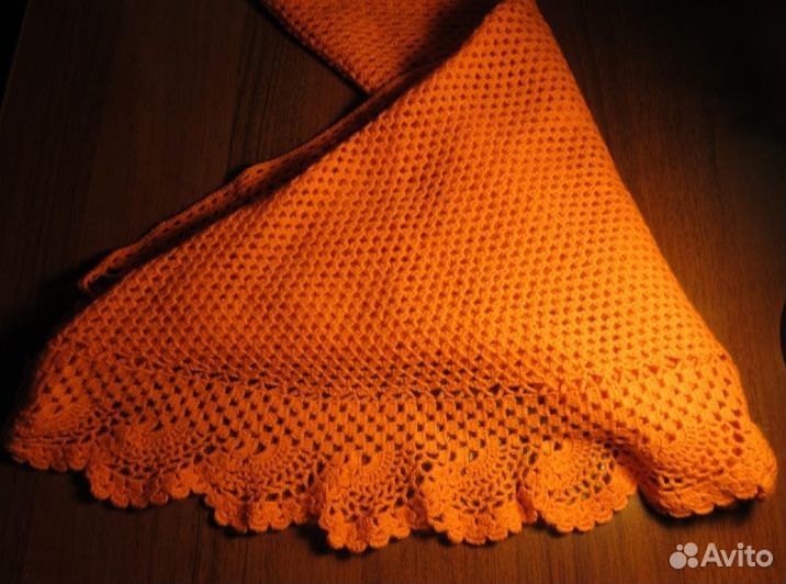 Косынка оранжевая, вязанная крючком