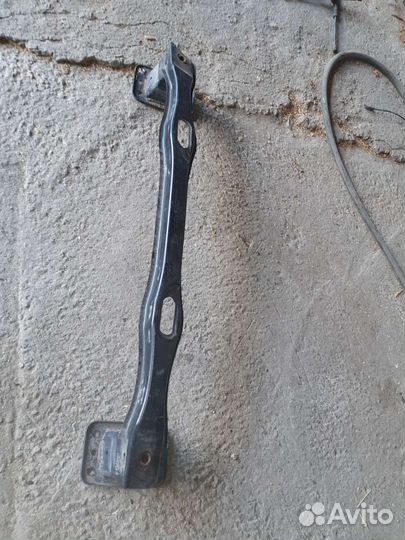 Задний усилитель бампера на х5 е70