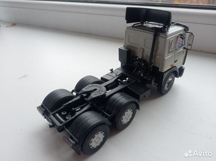 Модель маз-6422 сортиментовоз 1:43 AVD-Models
