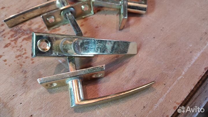 Завертка оконная