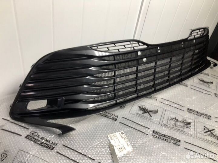 Решетка бампера передняя Toyota Camry 70 2017-2020