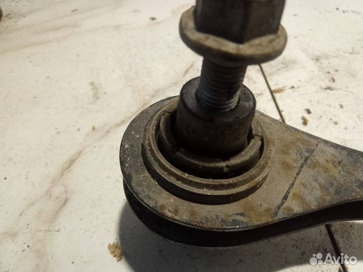 Реактивная тяга задней подвески левая Skoda