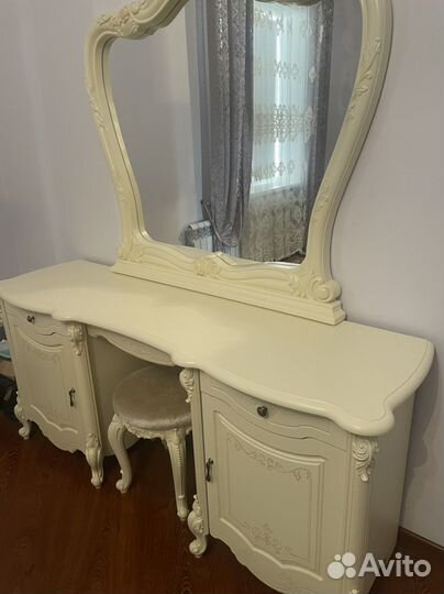 Спальный гарнитур