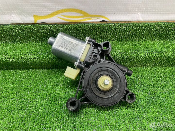 Моторчик стеклоподъемника, передний правый