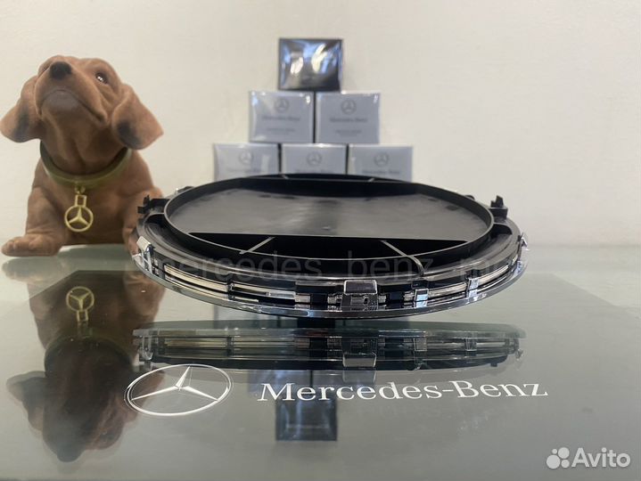 Эмблема звезда в решетку радиатора Мерседес Бенц