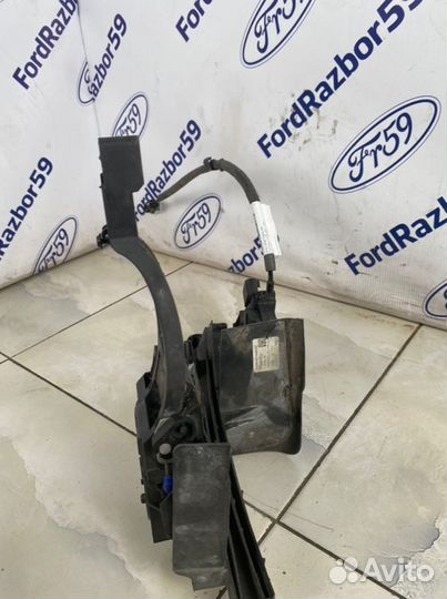 Замок двери передний левый Ford Focus 3 CB8