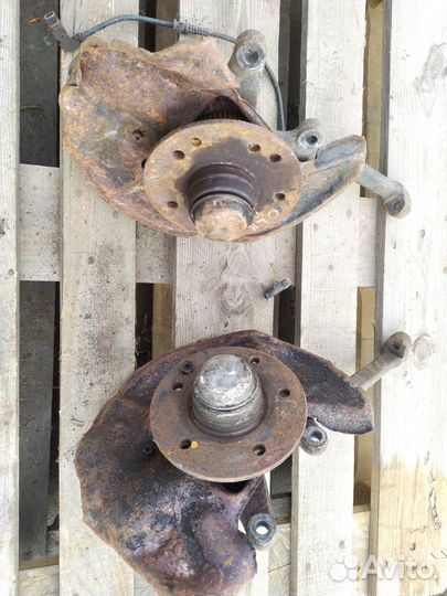 Кулак поворотный передний Mercedes W202 W208