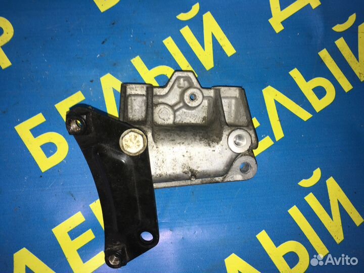 Кронштейн опора Volkswagen Jetta 6