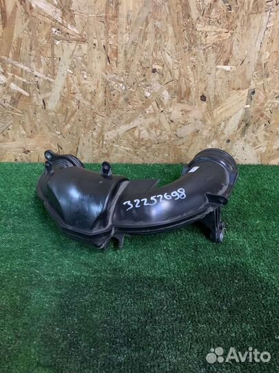 Volvo XC40 патрубок наддува воздуха 32252698