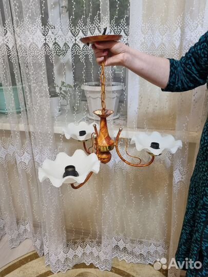 Продам люстру