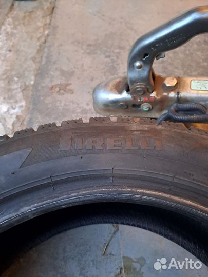 Pirelli Ice Zero 215/50 R17