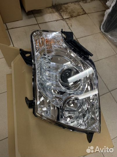 Фара передняя левая ксенон Mitsubishi Pajero IV