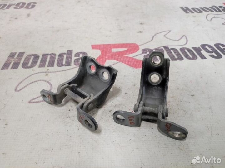 Петля двери передняя левая Honda Fit GE7 L13A 2008