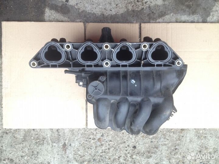 Коллектор впускной VW Golf 4 Bora 1.4 бензин 16V