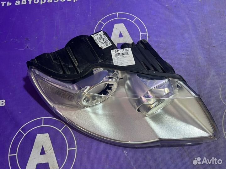 Фара рестайлинг галоген правая Volkswagen Touareg