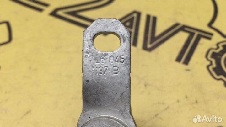 Петля замка багажника Volkswagen Touareg 7L AZZ