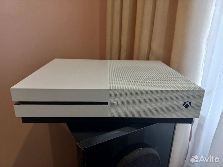 Продаю xbox one s 1tb