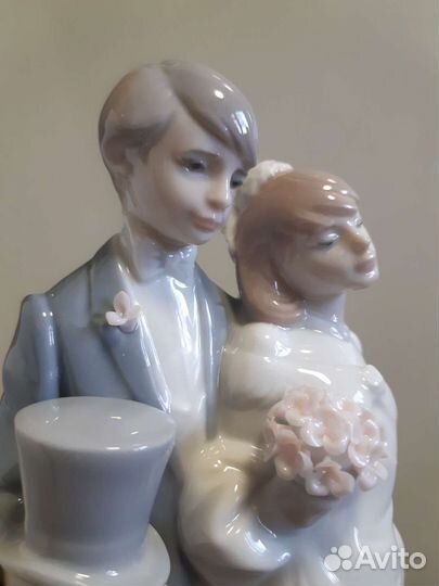 Статуэтка фарфор