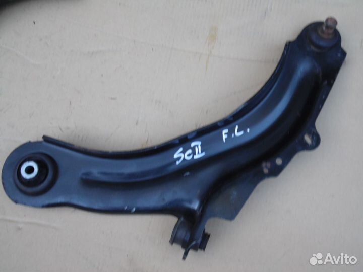 Рычаг передний нижний Рено Меган Сценик 2