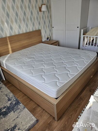 Кровать двуспальная IKEA с матрасом и ящиками