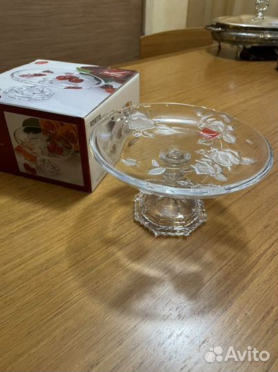 Ваза для фруктов на ножке