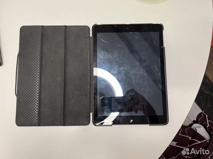 Планшет Apple iPad Air (A1475)