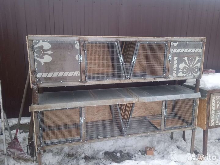 Клетка для кроликов, бункерные кормушки