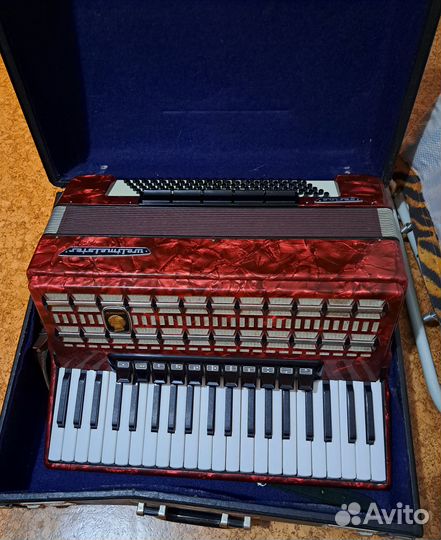 Аккордеон weltmeister serino 4/4