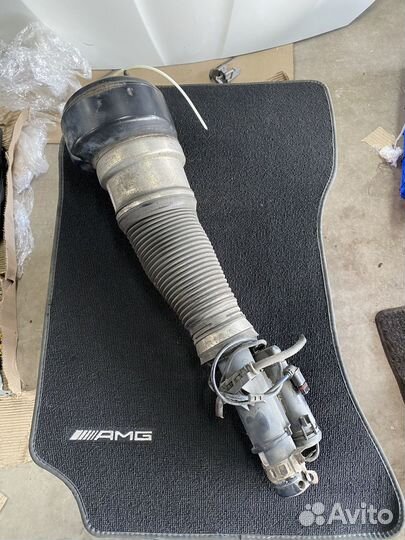 Пневмостойка передняя правая Mercedes Benz W221