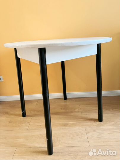 Кухонный стол