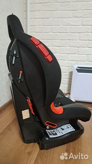 Автомобильное кресло