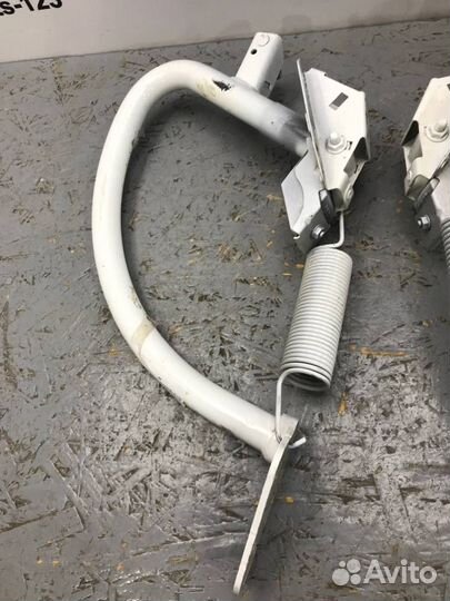 Петля крышки багажника Audi A4 B8 cala 2008