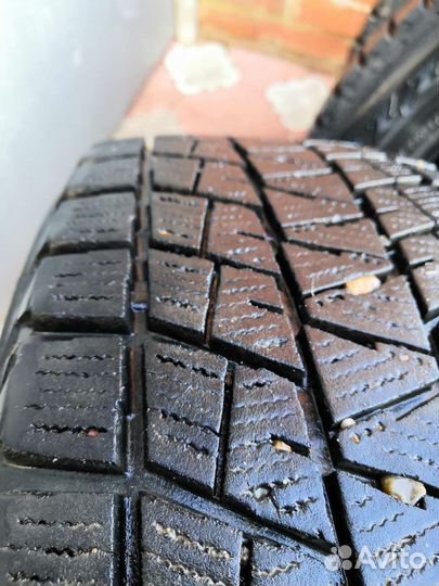 Bridgestone Blizzak DM-V1 225/65 R17 E