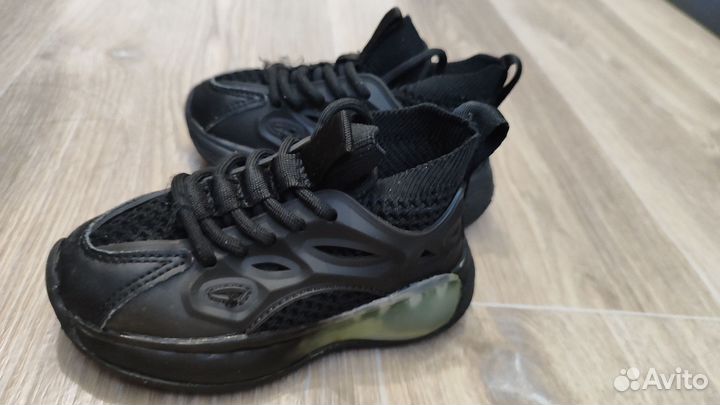 Кроссовки 24 размер