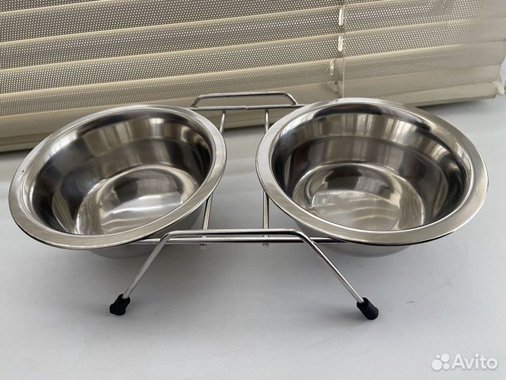 Металлическая двойная миска на подставке