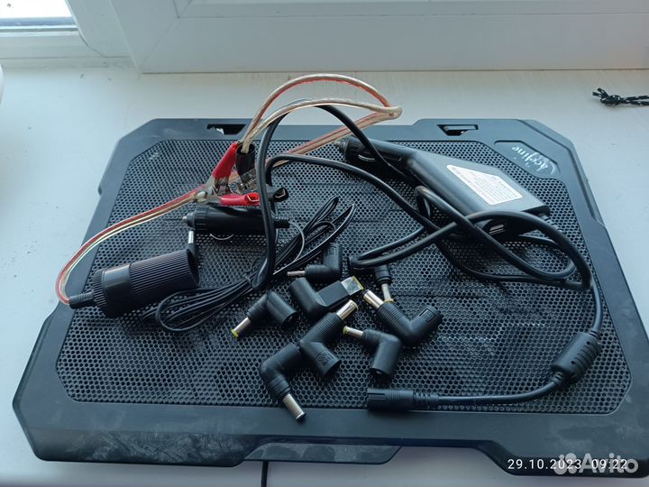 Зарядка для ноутов автомобильная (можно от акб)