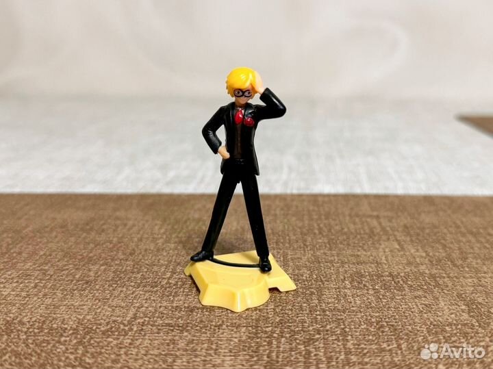 Фигурки леди баг и суперкот киндер